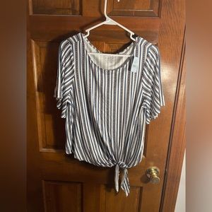 Women’s MEDIUM Petite Shirt